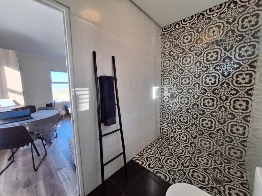 To Let 5 Bedroom Property for Rent in Pearl Bay Western Cape